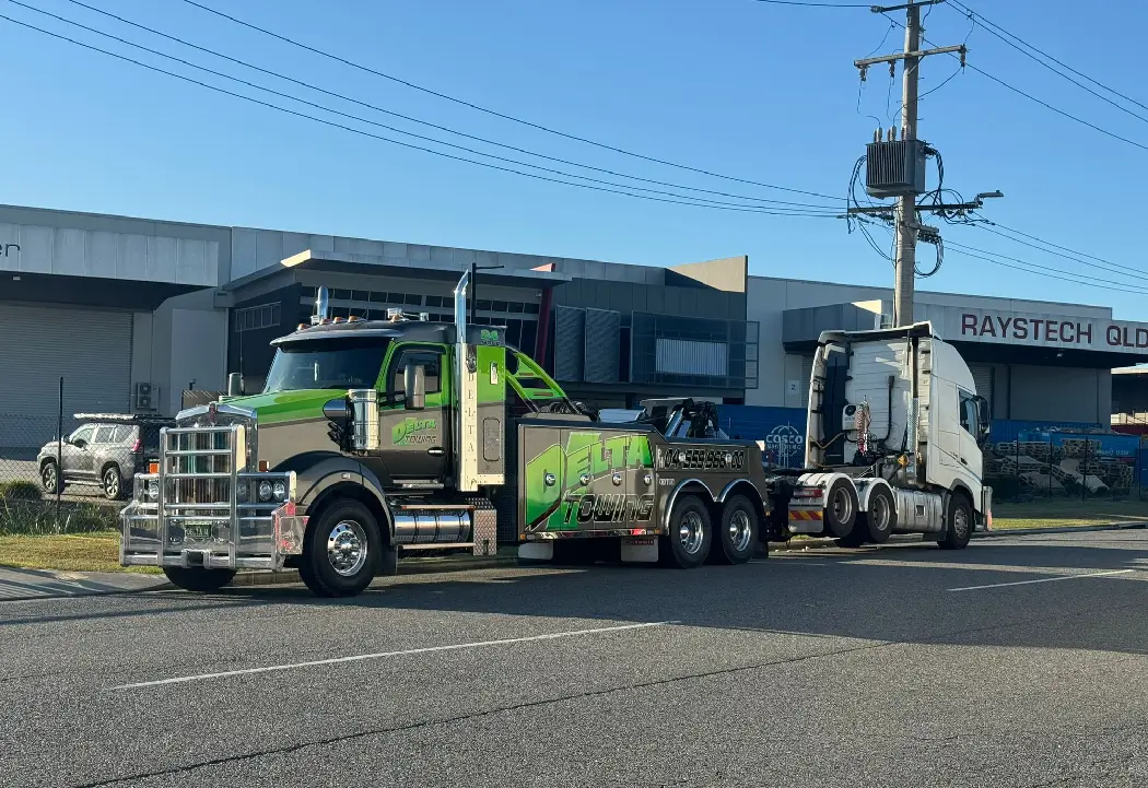 Delta Heavy Towing operators at work