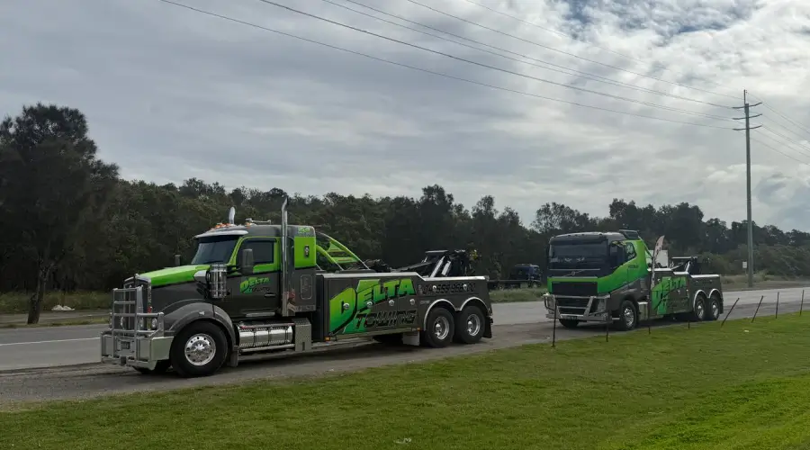 Delta Heavy Towing crew and heavy tow truck