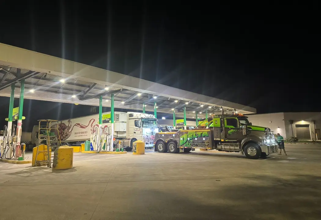 Delta Heavy Towing heavy haulage low loader moving plant in Brisbane